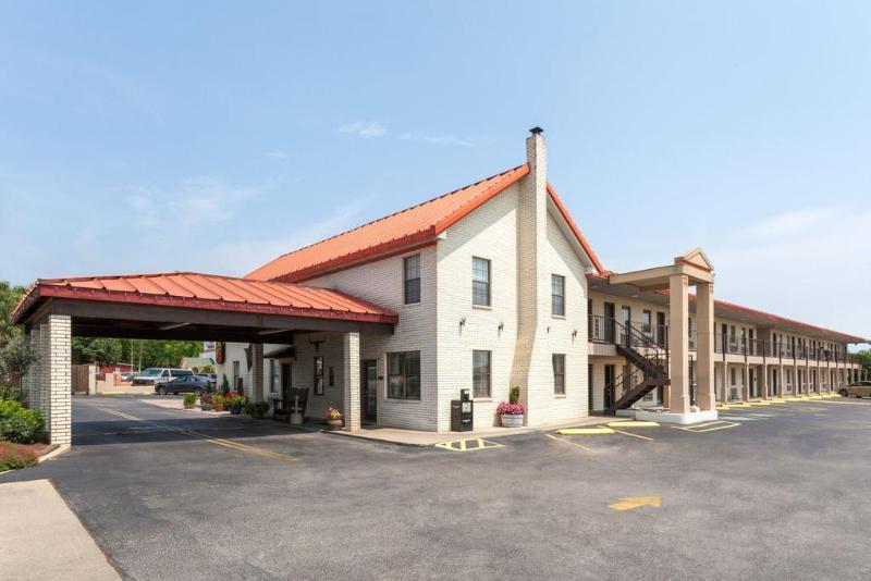 弗雷德里克斯堡速8汽车旅馆 外观 照片